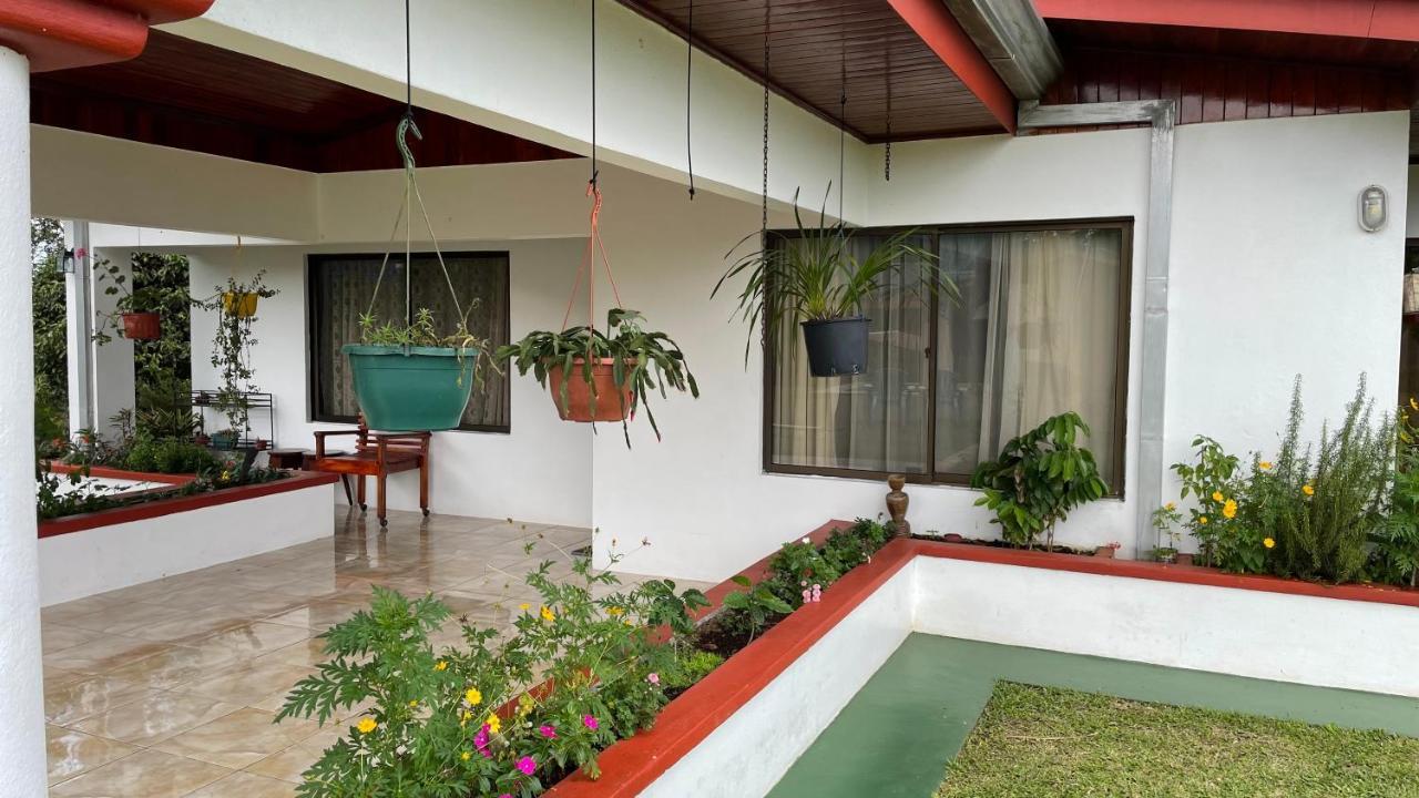 Las Pavitas Cottages La Fortuna Exteriör bild
